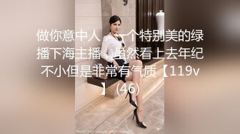 36D大奶子少妇露脸跟大哥啪啪，真骚啊舔鸡巴的样子真刺激，主动上位抽插大哥还开视频电话给别人直播口爆